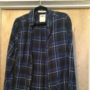 Levi's flannel button up slim fit shirt size medium plaid great used condition